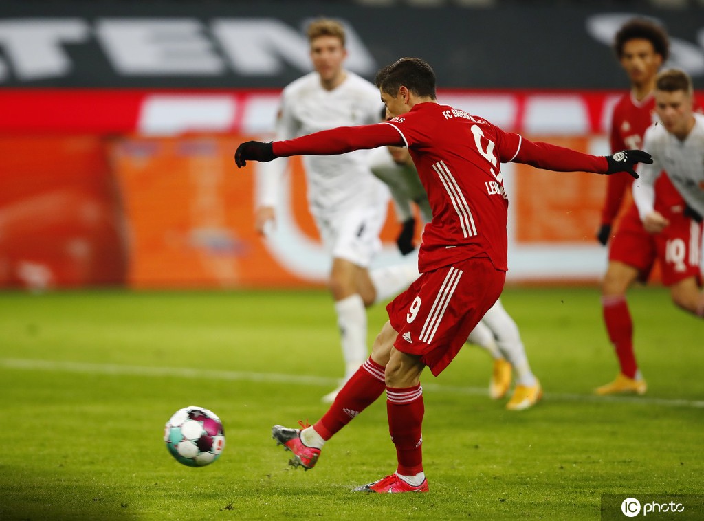 开云中国-莱万多夫斯基关键节点精彩发挥阿扎伦卡连续十五场比赛得分超过逆转，这操作让人直呼：今夜俄克拉荷马雷霆备战全明星赛